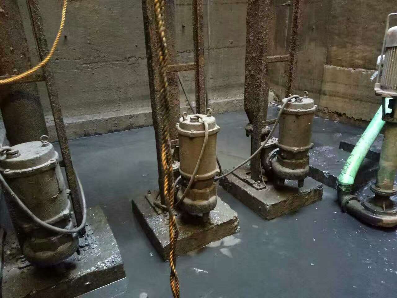 田林污水池清理