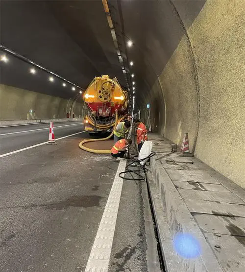 田林隧道排水渠清淤